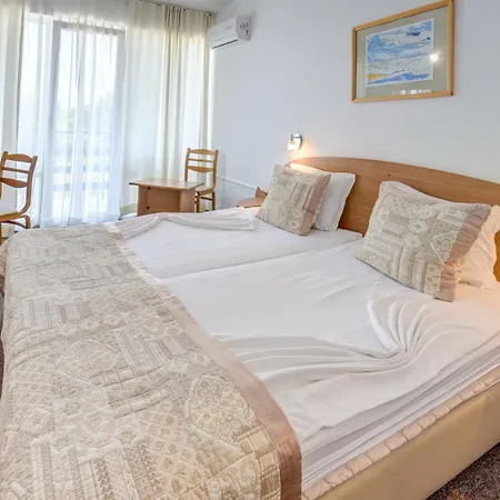 Hotel Kini Park & Free Parking Goudstrand