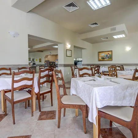 Kini Park & Free Parking Ξενοδοχείο 3*
