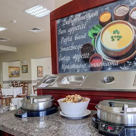 Kini Park & Free Parking Hotel 3*