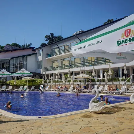 Hotel Kini Park & Free Parking Goudstrand