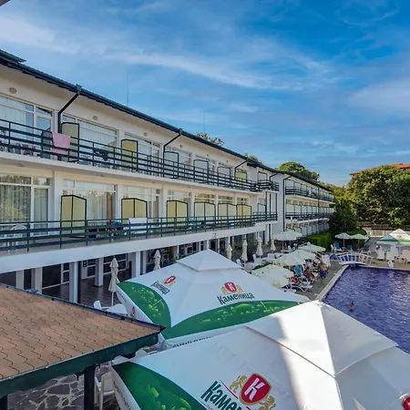 Kini Park & Free Parking Hotel