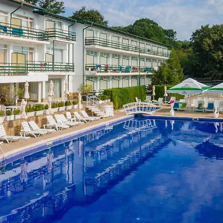Hotel Kini Park & Free Parking 3*