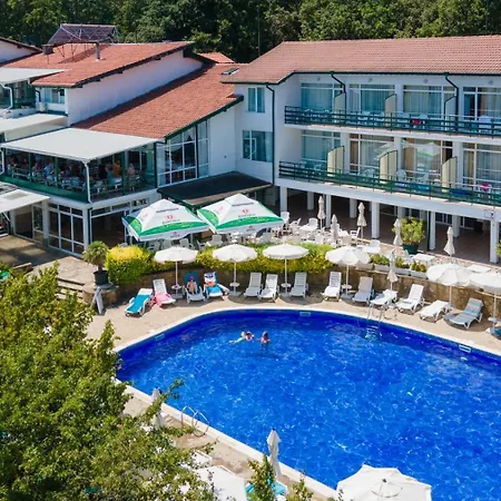 Kini Park & Free Parking Golden Sands