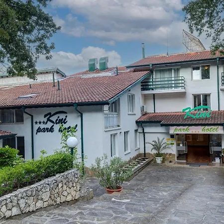 Hotel Kini Park & Free Parking
